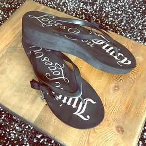 Juicy couture flip flops